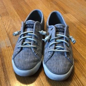 Women’s 7.5 slip on Sperrys